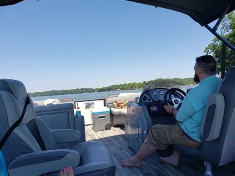Lake wylie boat rental with captain  You can walk on the sandbar in water depths of usually only 3-4′ deep